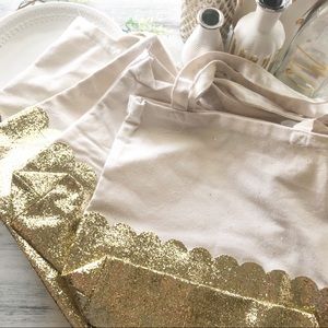 Bundle of 8 scalloped glitter tote bags